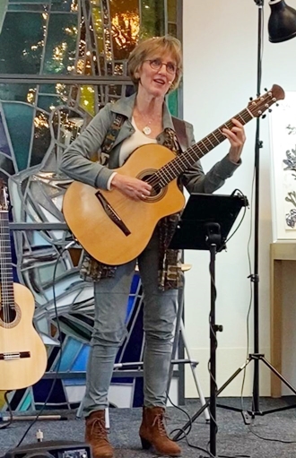 Uitvaartgitariste en zangeres Jacqueline Snel